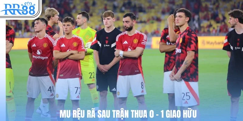 Manchester Unidted rệu rã sau một mùa giải thất bại