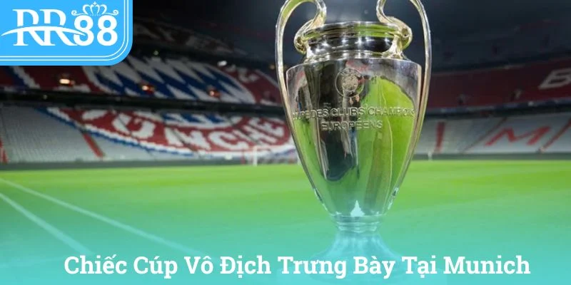 Chiếc cúp danh giá đã được trưng bày tại nơi diễn ra trận chung kết cúp C1